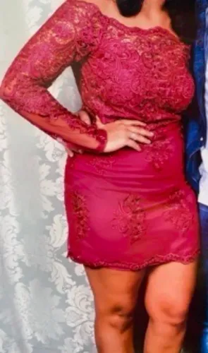 Vestido de renda rosa forte