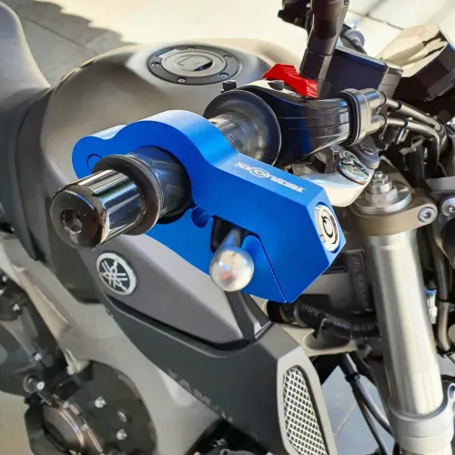 Dispositivo de proteção e segurança contra furtos para motos e bicicletas