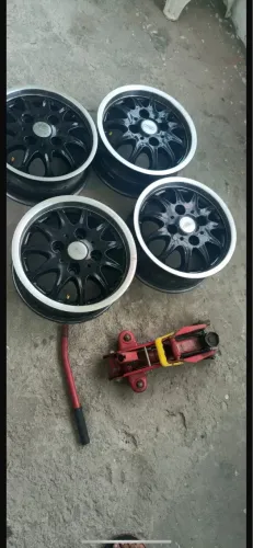 Rosas de liga leve Aro 13 usada apenas duas semanas