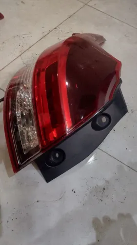 Lanterna Yaris Hatch (LED) LE