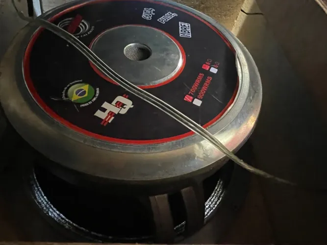 Médio de 12 SW (700RMS)