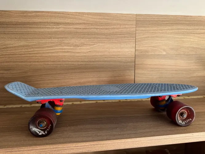 Skate lead nas rodas Azul
