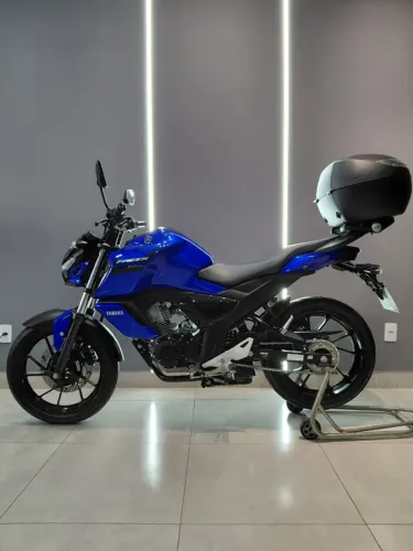 VENDO, TROCO OU FINANCIO FZ 15 ABS 2024 IMPECÁVEL.