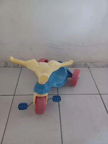 Triciclo Bandeirante. 15,00