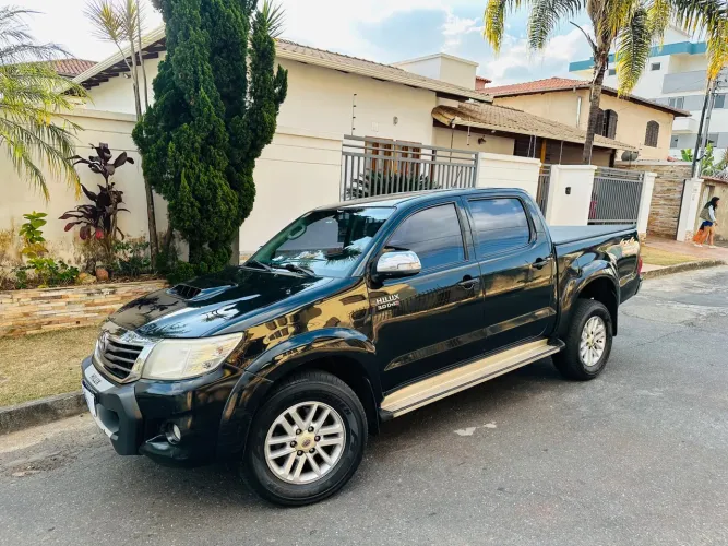 Toyota Hilux CD SRV D4-d 4X4 3.0 TDI Diesel AUT 2014