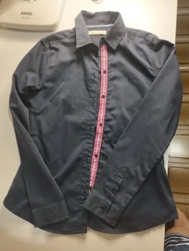 Vendo blusa social feminina azul escura 