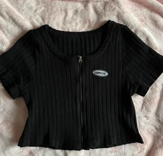 blusa preta com zíper