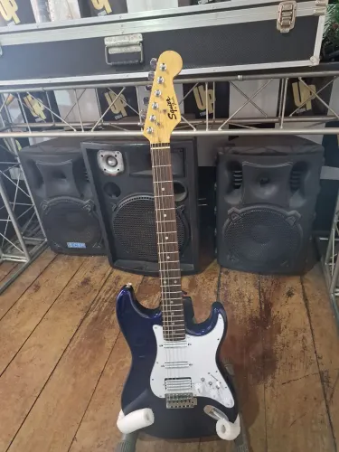 Guitarra Squier by Fender strato