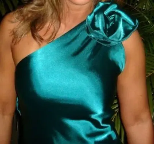 Vestido Verde Esmeralda em Cetim de um ombro só