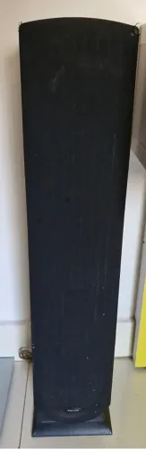 Home Theater Philips com 5 caixas acústicas: 2 torre; 2 laterais; 1 central. 