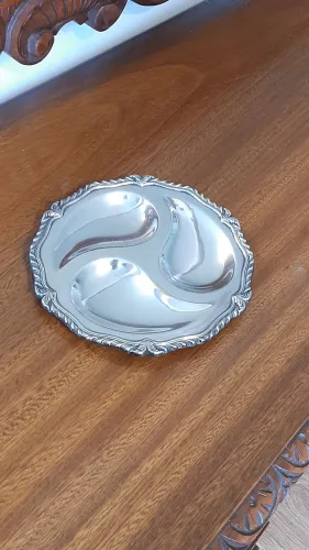 Antiga bandeja de prata com três compartimentos