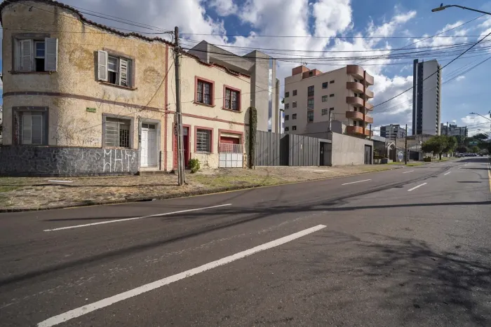 Sobrado para Venda em Curitiba, Cristo Rei, 3 dormitórios, 1 banheiro, 1 vaga