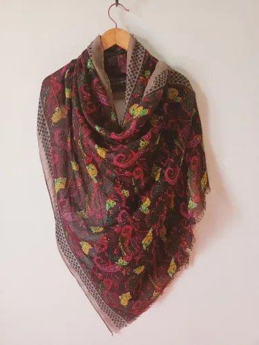 Lenço estampado Pashmina Feminino