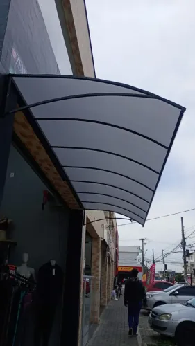 Toldo fixo.