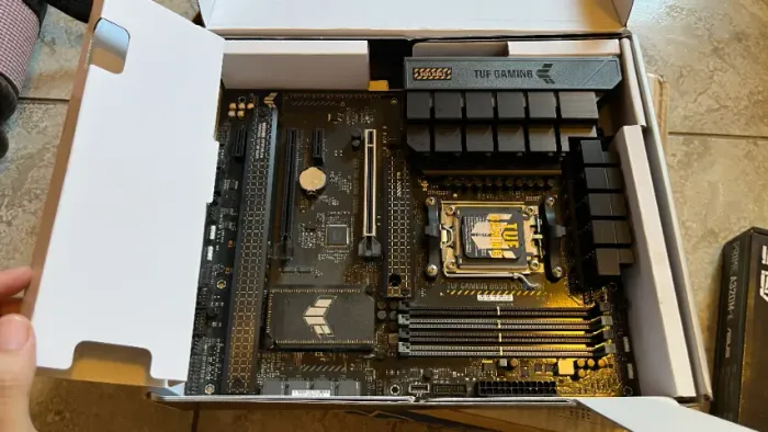 Placa mãe ASUS TUF Gaming B650-Plus Wifi AM5 DDR5 TUF-GAMING-B650-PLUS-WIFI