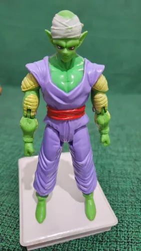 Boneco de ação articulado do  Piccolo - Dragon Ball. 