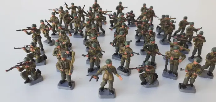 Miniaturas 50 Soldados Guerra, ANOS 70. Escala 1/72 pintados a mão.
