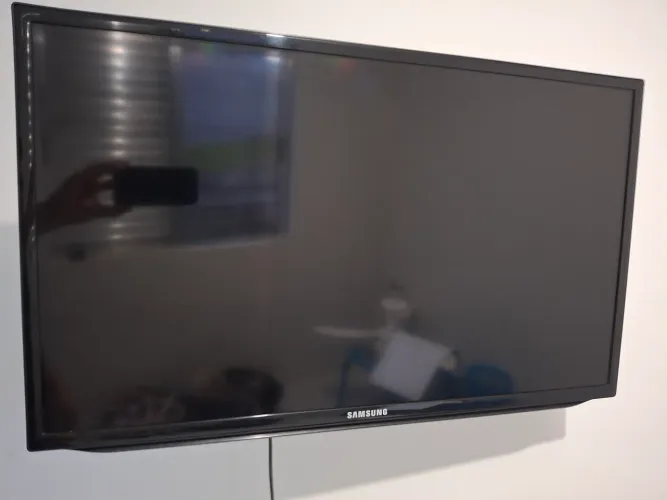 Tv Lcd 32 polegadas Samsung + suporte de parede + Chromecast 
