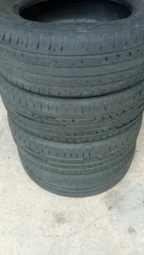 Vendo 4 pneus Aro 15