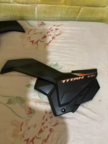 Par de carenagens laterais Titan 2018 (Original Honda)