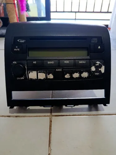 VENDO SOM RÁDIO AM /FM COM CD E LEITOR DE MP3 ORIGINAL DO FIAT IDEA 09/10