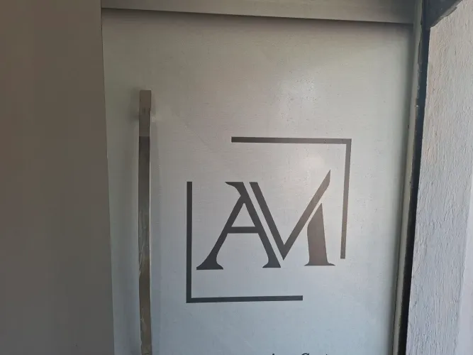 Loja toda preparada para montar salão, studio de estética,  manicure próximo a comércio.