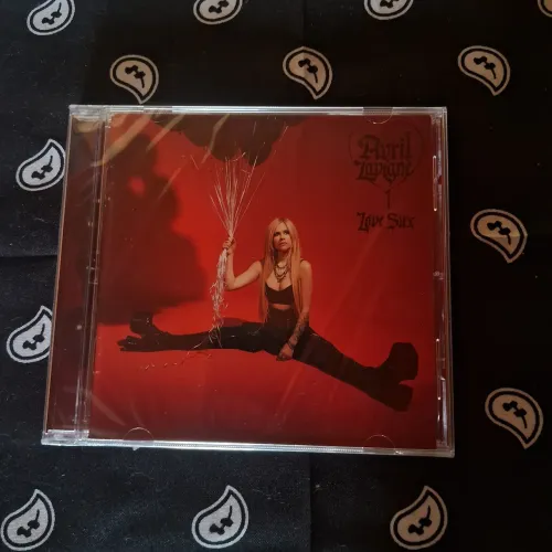 Avril Lavigne Love Sux Imp.
