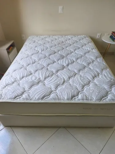 Cama de Casal Reveev
