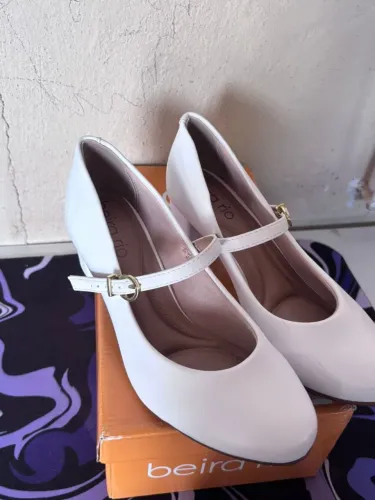 Sapato de salto branco 