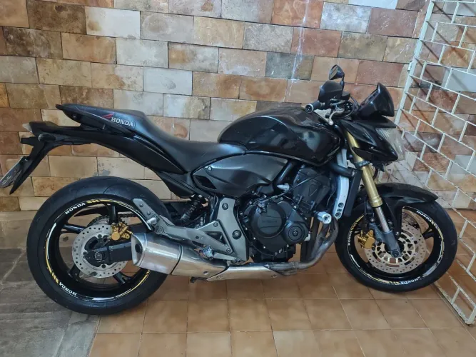Moto Hornet