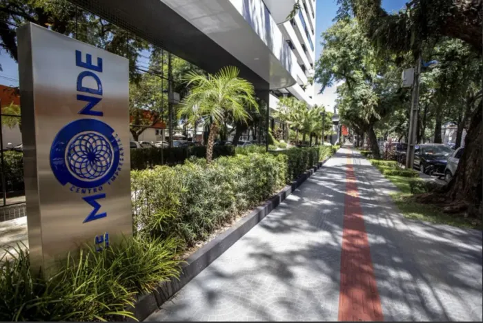 OPORTUNIDADE - Sala Comercial no "LE MONDE"