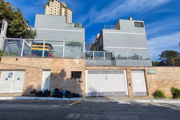 Casa à venda Ampla 03 quartos e 3 Vagas em condomínio fechado no Mandaqui - Conforto e Esp