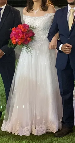 Vestido de Noiva com saia de Tule