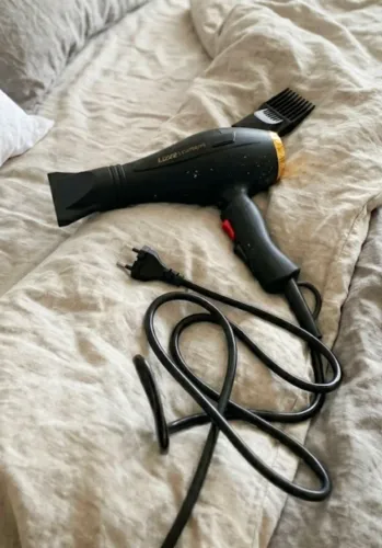Secador Profissional Lizze Supreme Preto/Dourado + Brinde Bico Pente