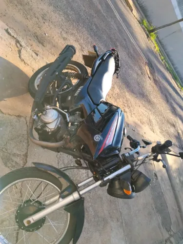Vende se moto em ótima estado de conservação.