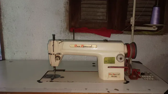 Máquina reta industrial