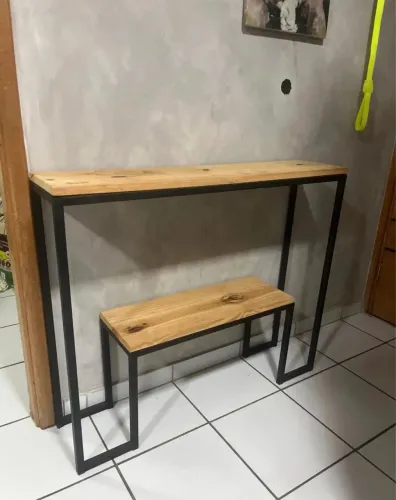 Cômoda de metal e madeira