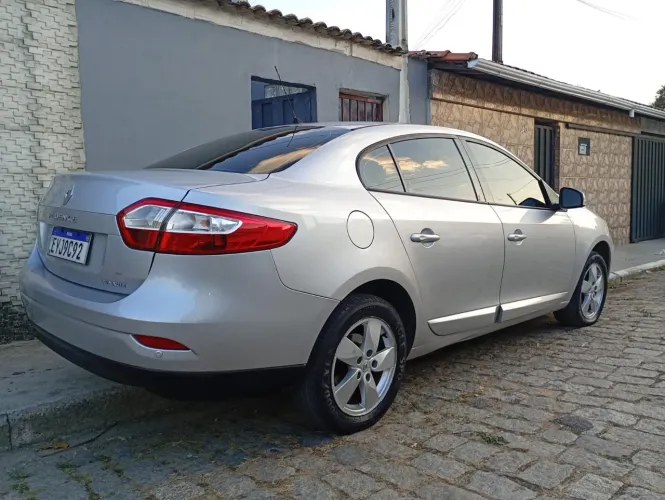 Renault Fluence Sed. Dynamique 2.0 16V Flex Aut. 2012