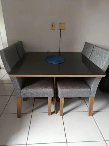 Mesa com 4 cadeiras