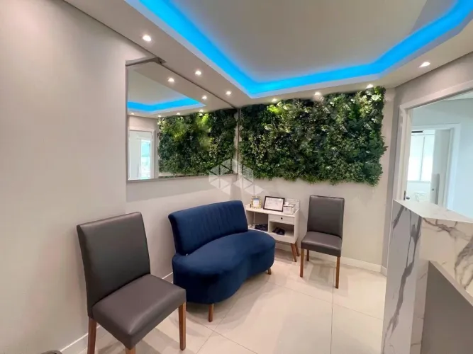 SALA COMERCIAL NO SACO GRANDE EM FLORIANÓPOLIS EM LOCALIZAÇÃO ESTRATÉGICA