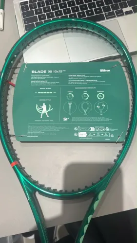Raquete De Tênis Wilson Blade 98 16x19 V10