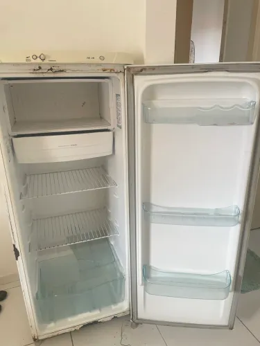 Geladeira gelando bem