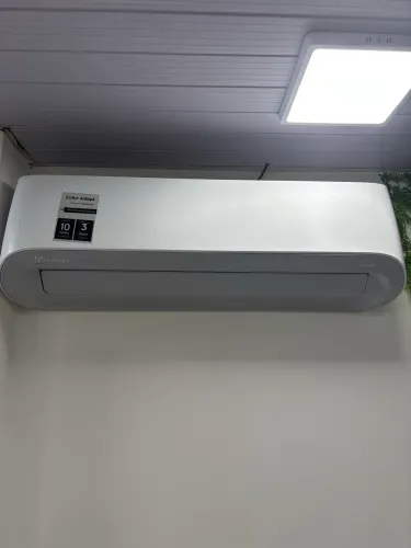 Ar condicionado 18.000 BTU. 2 meses de uso