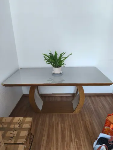 Mesa 6 lugares com tampo em vidro