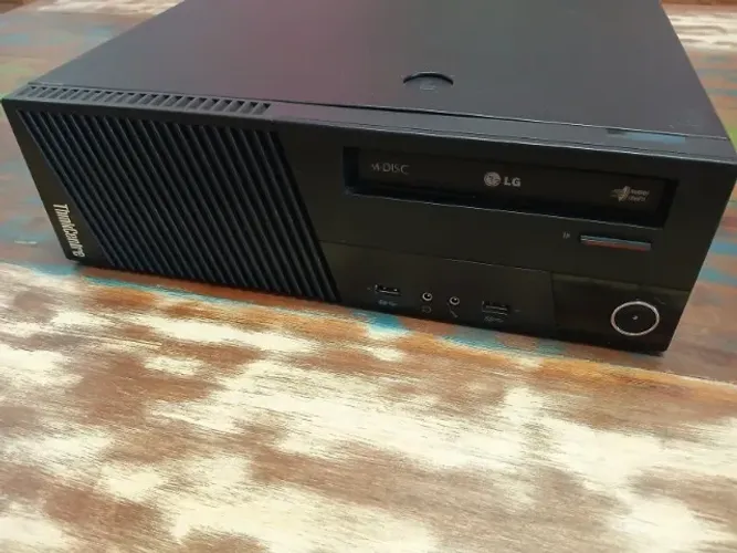 Gabinete Lenovo Thinkcentre M93p