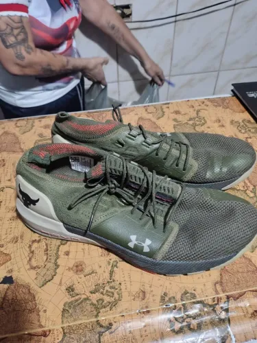 Tênis Under Armour Project Rock 2 - Verde Oliva (Tamanho 44) - Semi-Novo