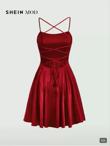 Vestido curto vermelho acetinado 