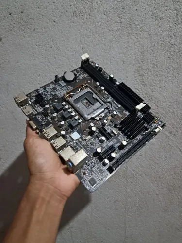 Placa Mãe H61 GT Goldentec 1155<br><br>01:03<br><br>Chipset H61<br><br>Socket LGA 1155