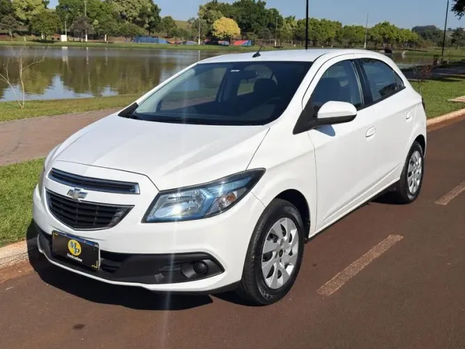 Chevrolet Onix Hatch LT 1.4 8V Flex Power Mec. 4P 2014