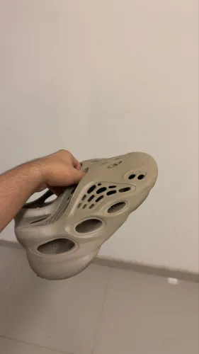 Yeezy foam runner stone salt 